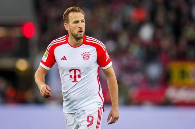 凌晨4点：欧冠19亿欧元对决，利物浦19人战国米，萨拉赫被弃！