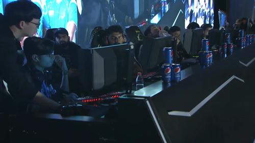 图片报：戴维斯即将复出，穆西亚拉预计明年初回归