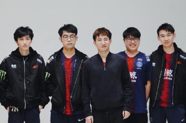 皇马更衣室失控！面临下课危机，欧冠踢曼城是最后机会