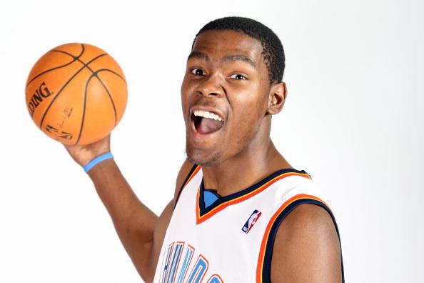 梅西一年造进球74个！三大MVP！快踢满全场还能边线一过四！