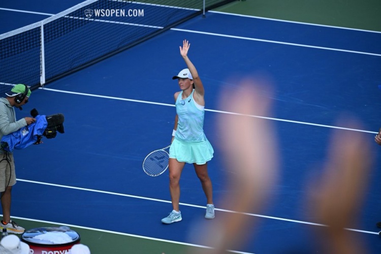 同样令人瞩 同样令人瞩